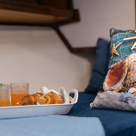 Marta Boat B&B Castelsardo Exterior photo
